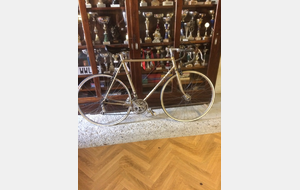 Vends vélo Vintage photo jointe, s'adresser à Jean Benoit Merci.