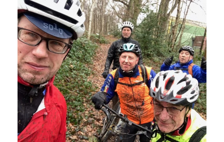 5 Vététistes dans la tempête